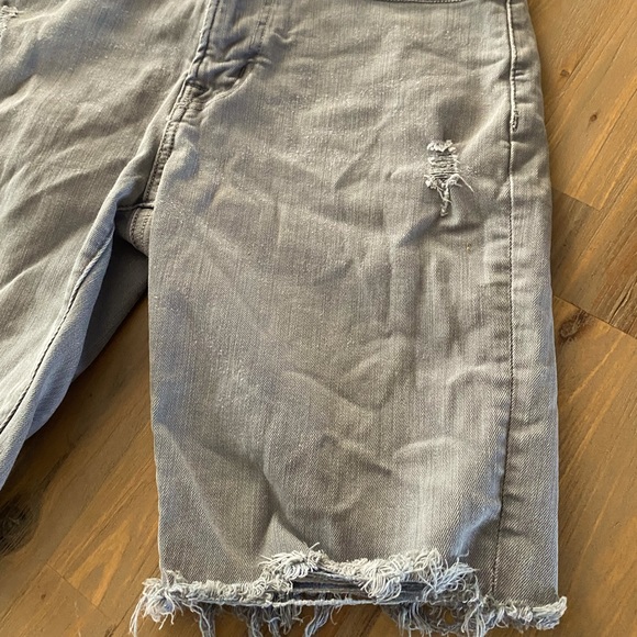 American Eagle, distressed, Bermuda denim shorts. - Picture 7 of 9